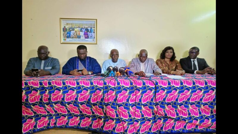 Seydou Gueye : « la démission de la députée de Rewmi ne signifie pas une perte de majorité » (vidéo) Seydou Gueye : « la démission de la députée de Rewmi ne signifie pas une perte de majorité » (vidéo)