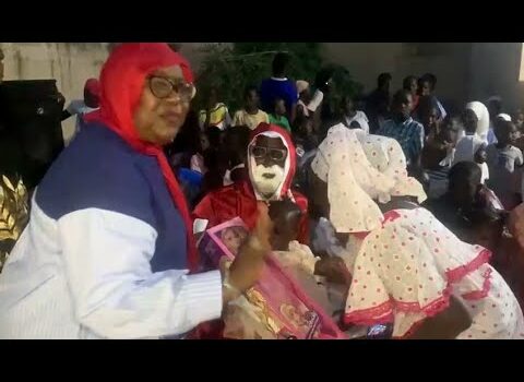 Fête de Noël à Kaolack / Adji Mergane Kanouté offre des cadeaux aux plus petits et sensibilise les parents sur les abus sexuels Fête de Noël à Kaolack / Adji Mergane Kanouté offre des cadeaux aux plus petits et sensibilise les parents sur les abus sexuels
