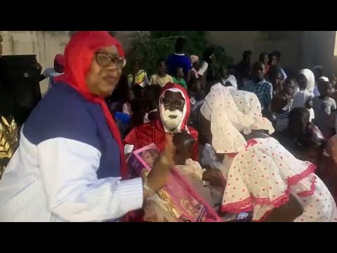 Fête de Noël à Kaolack / Adji Mergane Kanouté offre des cadeaux aux plus petits et sensibilise les parents sur les abus sexuels