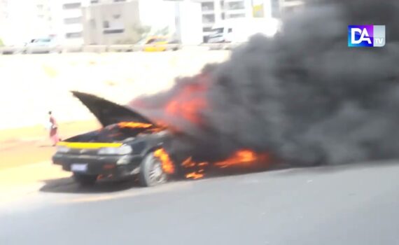 Incendie sur la Route de l’Aéroport LSS : un taxi complètement réduit en cendres… Incendie sur la Route de l’Aéroport LSS : un taxi complètement réduit en cendres…