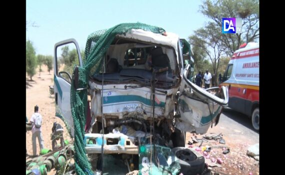 MBACKÉ – Accident grave sur la nationale 1 : 28 blessés dont 11 dans un état critique après une collision entre un Ndiaga Ndiaye et un camion-citerne MBACKÉ – Accident grave sur la nationale 1 : 28 blessés dont 11 dans un état critique après une collision entre un Ndiaga Ndiaye et un camion-citerne