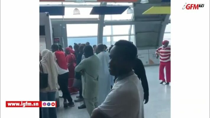Air Sénégal en turbulence : un vol pour Abidjan cloué au sol toute la journée Air Sénégal en turbulence : un vol pour Abidjan cloué au sol toute la journée