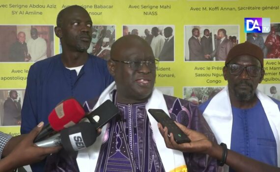 El Hadj Diouf célèbre avec joie et fierté Landing Savané, véritable bouclier du Sénégal El Hadj Diouf célèbre avec joie et fierté Landing Savané, véritable bouclier du Sénégal