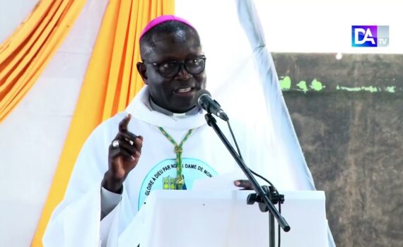 Thiès – Messe d’adieu : « Le plus grand cadeau reste la prière que vous élèverez pour moi… » (Monseigneur André Guèye) Thiès – Messe d’adieu : « Le plus grand cadeau reste la prière que vous élèverez pour moi… » (Monseigneur André Guèye)