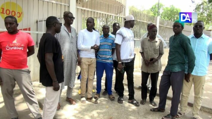 Thiès / Déguerpissement sur l’avenue Caen : des chauffeurs de taxis dans tous leurs états, indexent la mairie de ville Thiès / Déguerpissement sur l’avenue Caen : des chauffeurs de taxis dans tous leurs états, indexent la mairie de ville