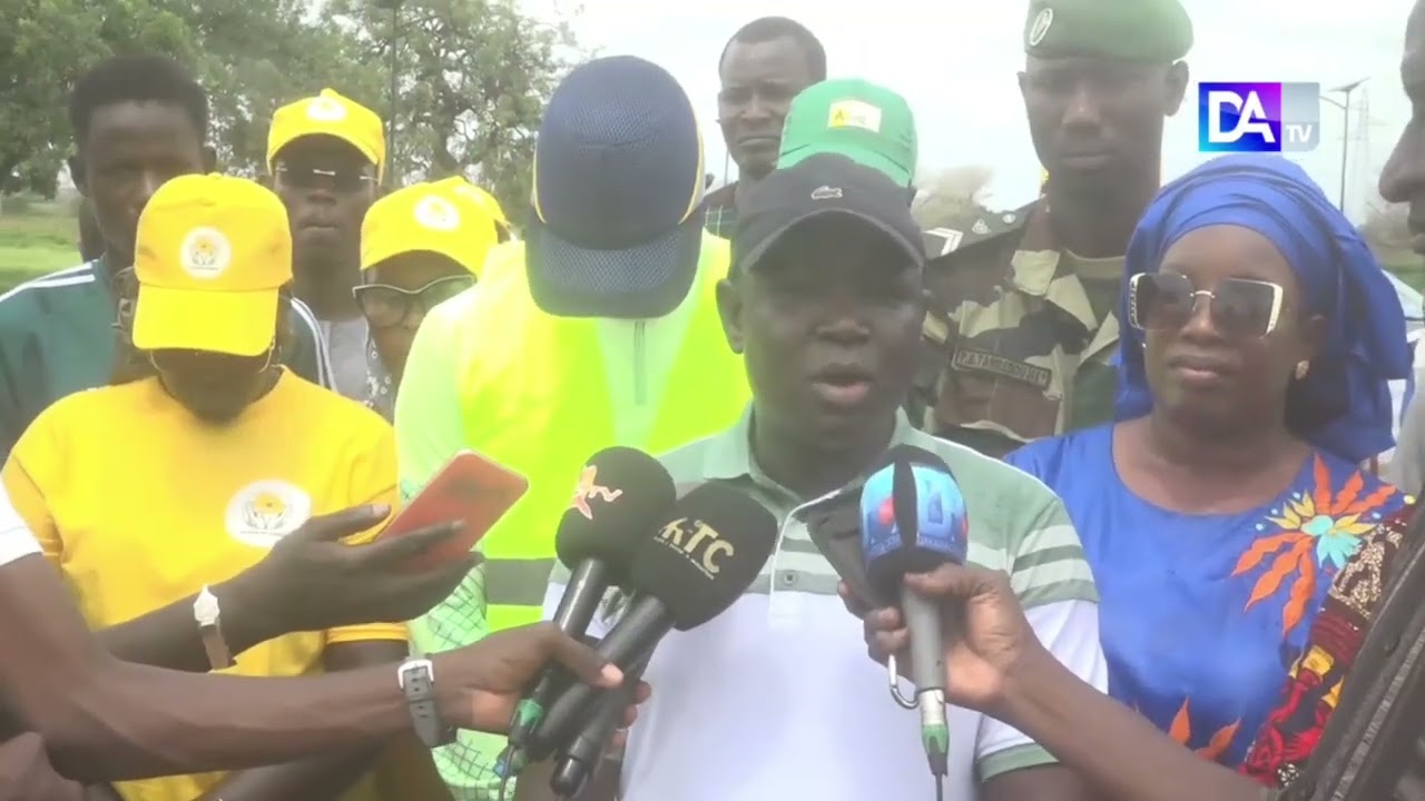 Dya- Journée communale de reboisement: Le Maire Tamsir Guèye procède au reboisement de 245 arbres et lance l’initiative ‘trophée vert’ pour les ASC Dya- Journée communale de reboisement: Le Maire Tamsir Guèye procède au reboisement de 245 arbres et lance l’initiative ‘trophée vert’ pour les ASC