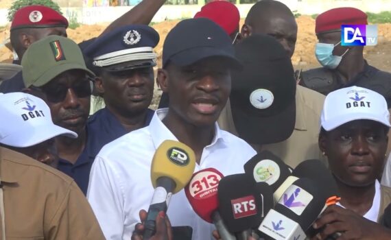 Parc à Mazout de Colobane déguerpi : le ministre de l’Intérieur Bamba Cissé lance une opération coup de poing pour restaurer l’ordre public Parc à Mazout de Colobane déguerpi : le ministre de l’Intérieur Bamba Cissé lance une opération coup de poing pour restaurer l’ordre public